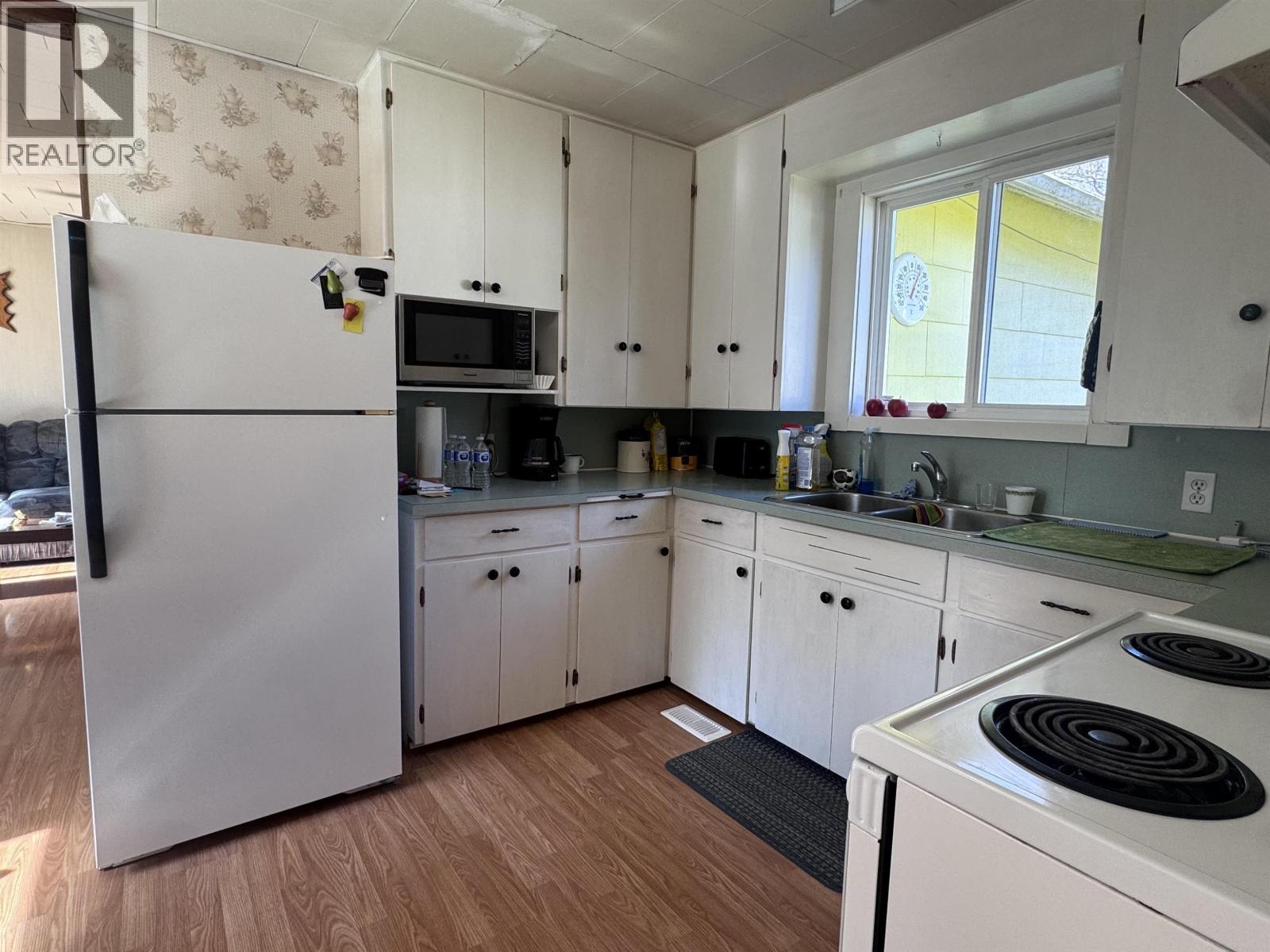 4918 GRAHAM Avenue, Terrace