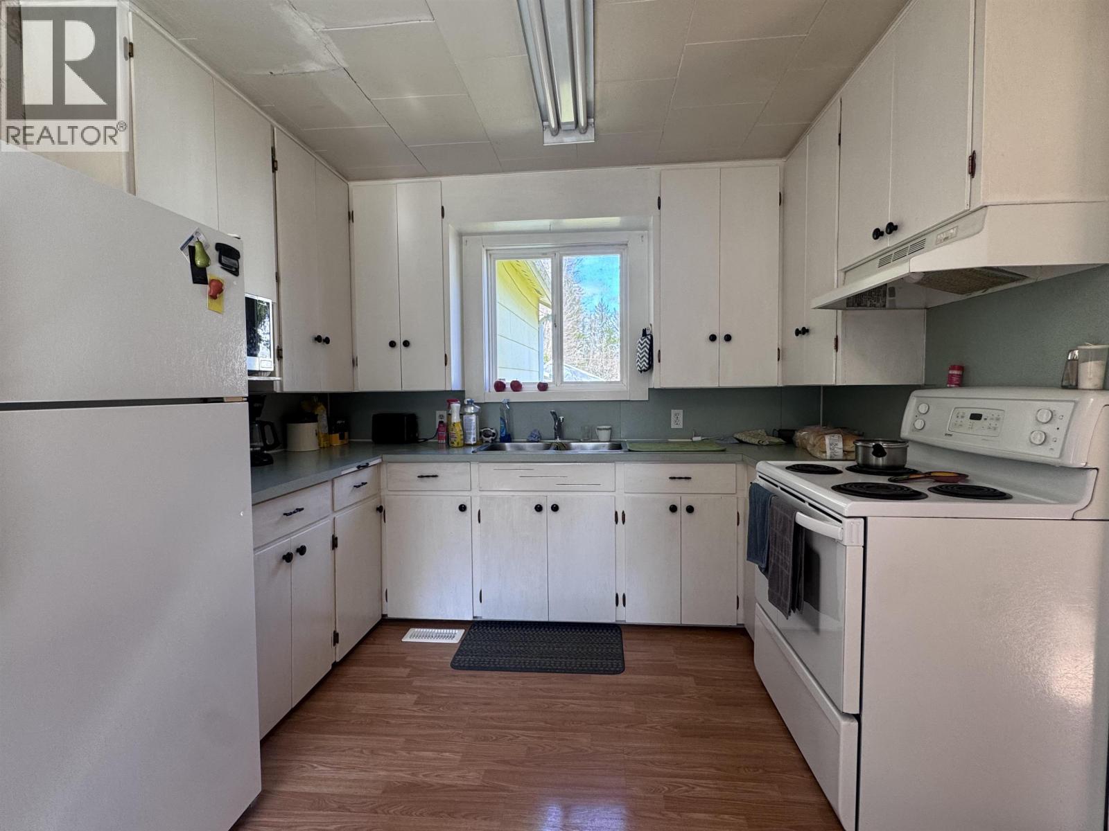 4918 GRAHAM Avenue, Terrace