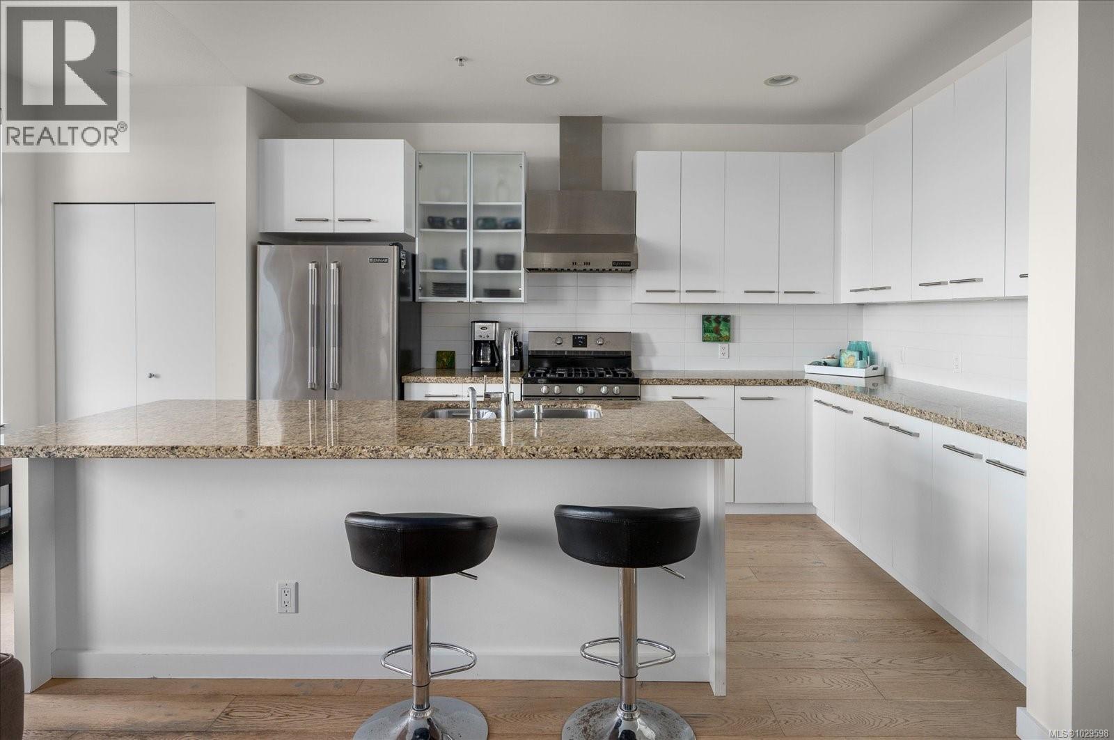 #TH10 38 FRONT ST - 8