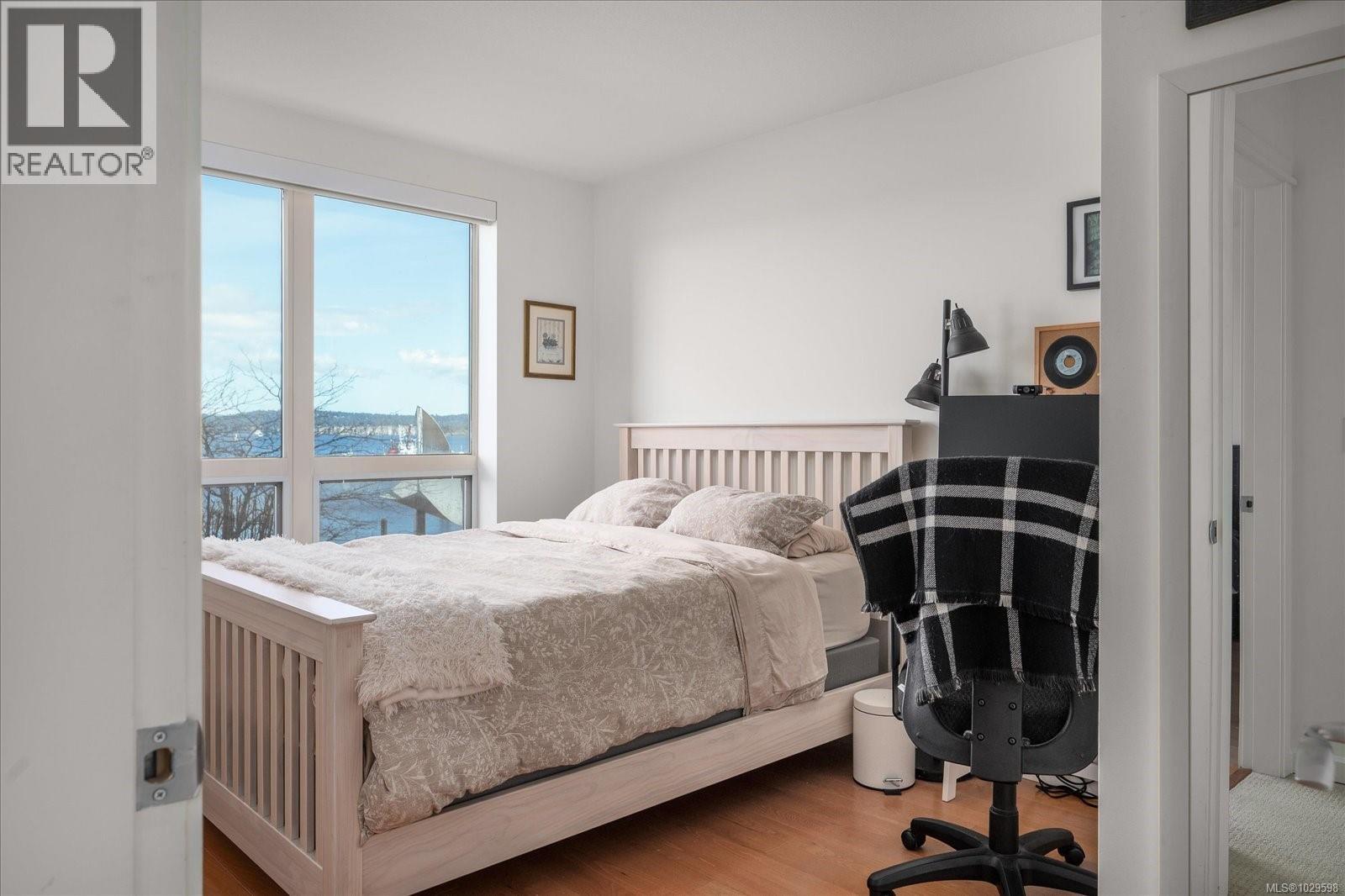 #TH10 38 FRONT ST - 25