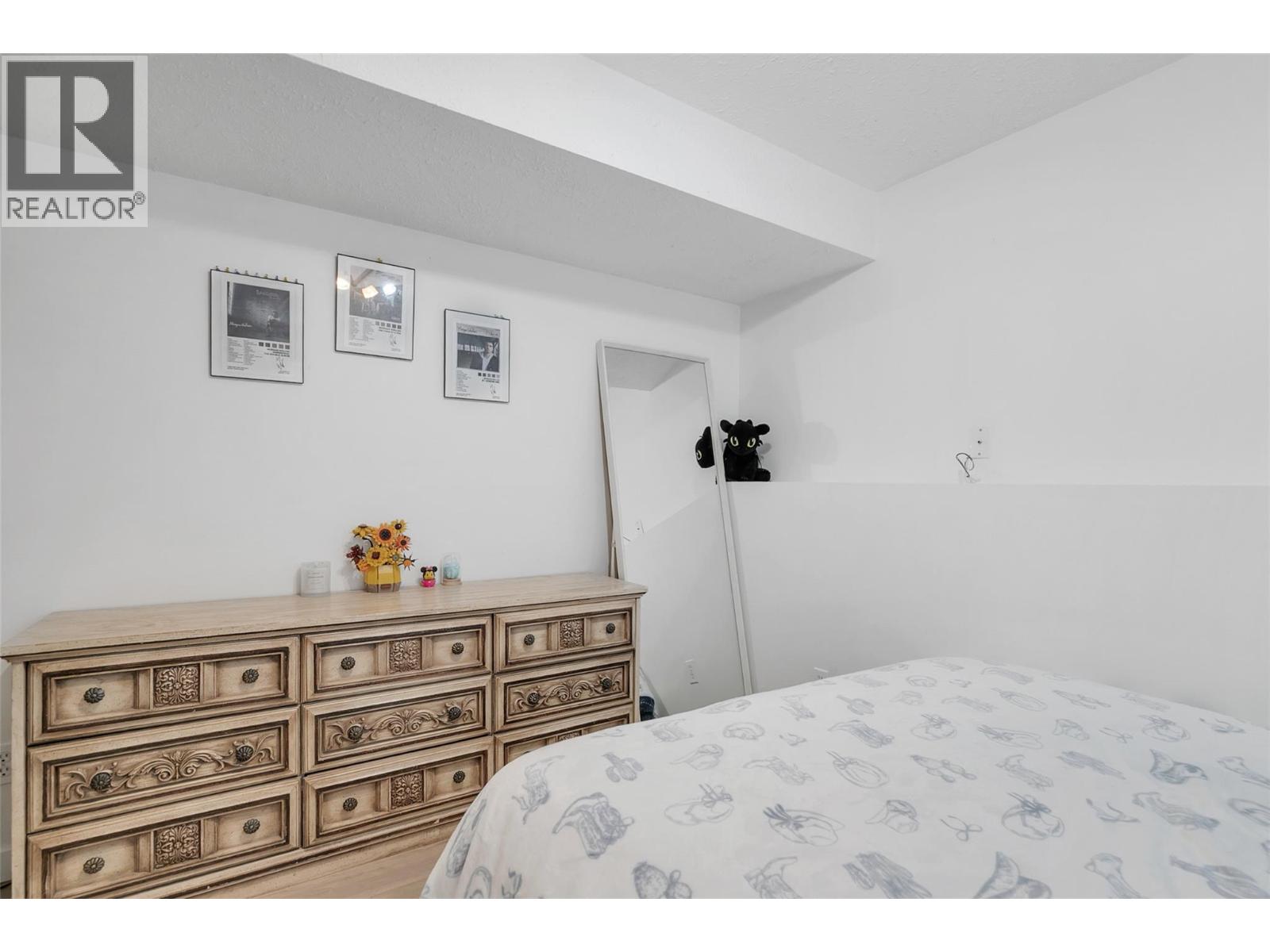 805 CAMELIA ROAD - 37