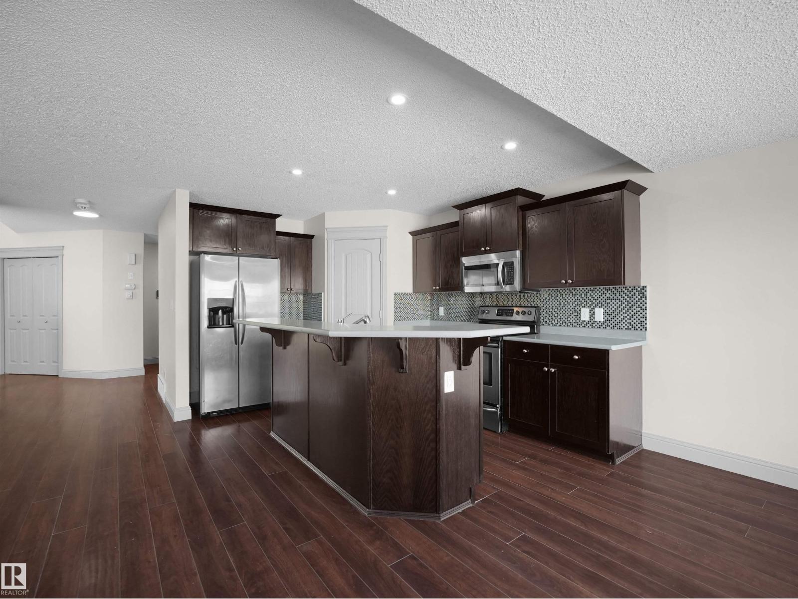 6116 10 AV SW - 15