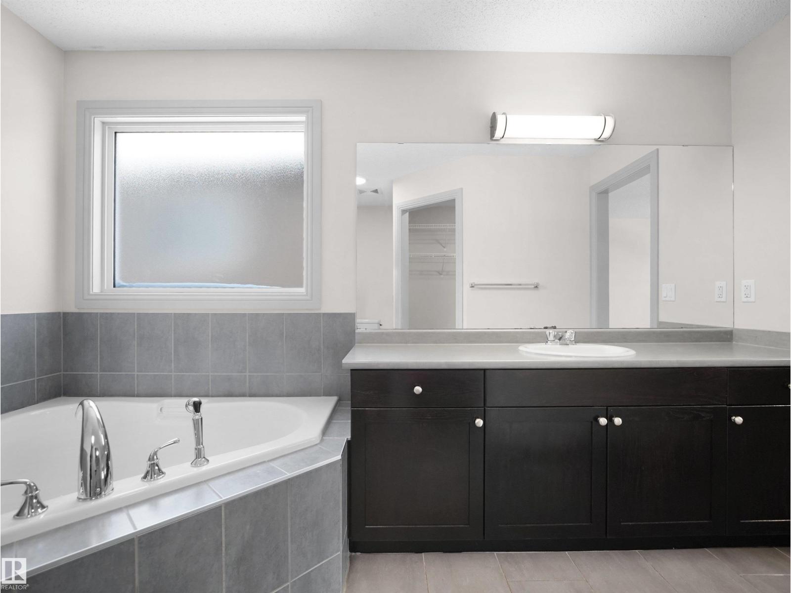 6116 10 AV SW - 32