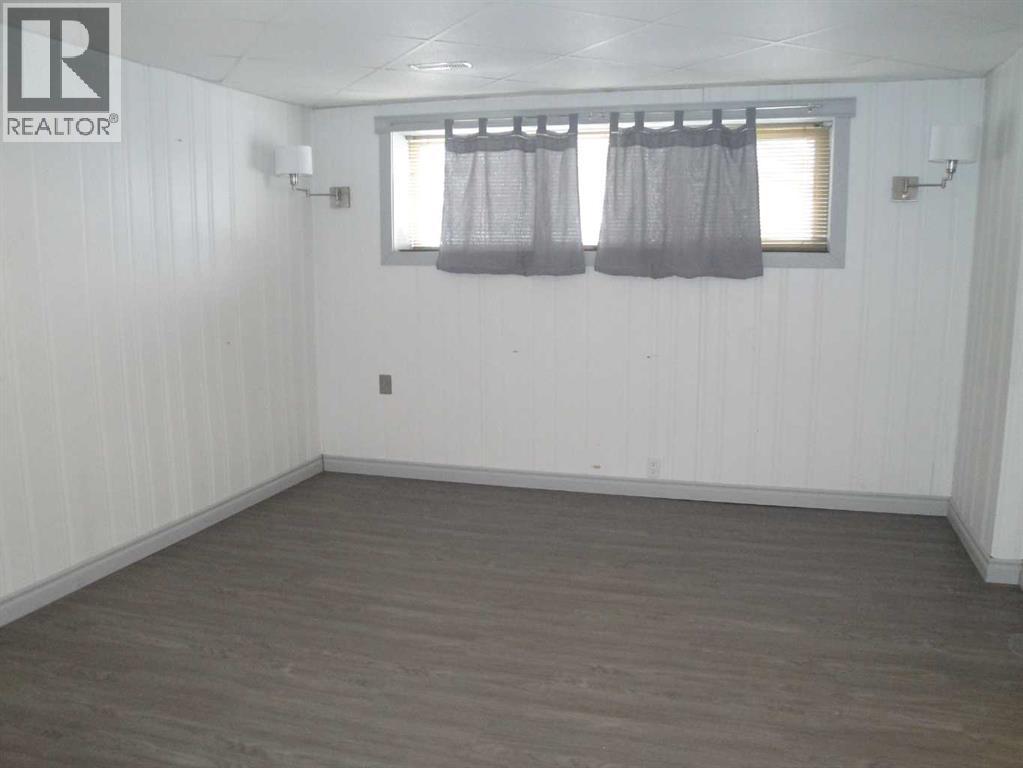 
          88 Abingdon Court Northeast
            <br/>
            <span>Calgary</span>
            , 
            <span>AB</span>
             <span>T2A6S5</span>
         - Photo 17