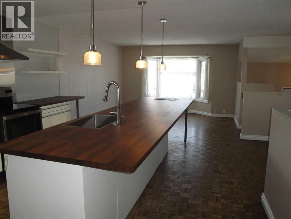 
          88 Abingdon Court Northeast
            <br/>
            <span>Calgary</span>
            , 
            <span>AB</span>
             <span>T2A6S5</span>
         - Photo 5