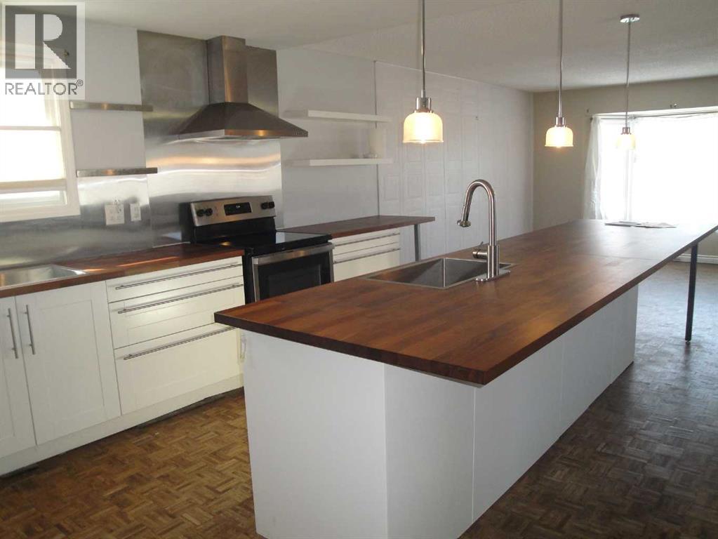 
          88 Abingdon Court Northeast
            <br/>
            <span>Calgary</span>
            , 
            <span>AB</span>
             <span>T2A6S5</span>
         - Photo 6