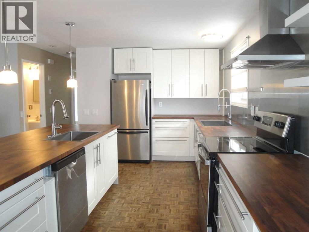 
          88 Abingdon Court Northeast
            <br/>
            <span>Calgary</span>
            , 
            <span>AB</span>
             <span>T2A6S5</span>
         - Photo 8