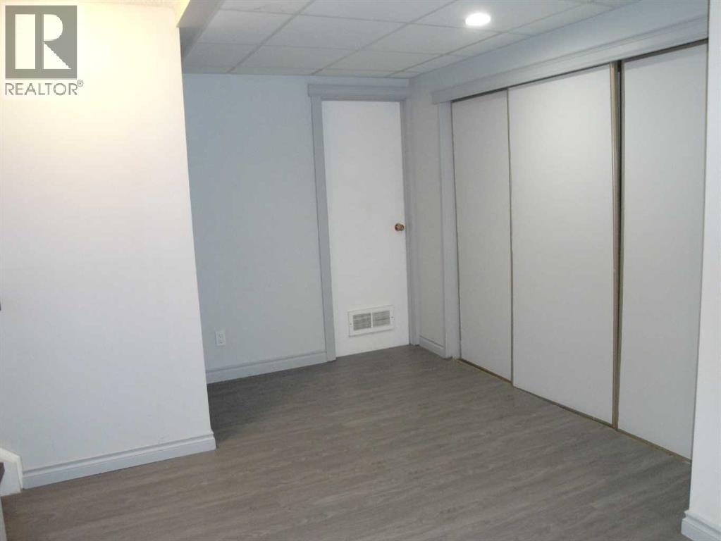 
          88 Abingdon Court Northeast
            <br/>
            <span>Calgary</span>
            , 
            <span>AB</span>
             <span>T2A6S5</span>
         - Photo 19