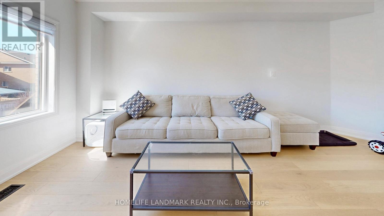 32 ARCO CIRCLE - 8