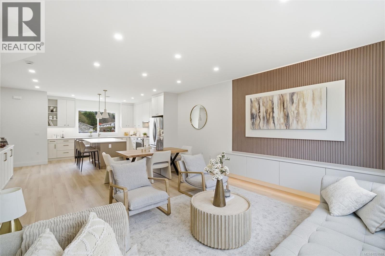 1 621 Broadway St, Saanich