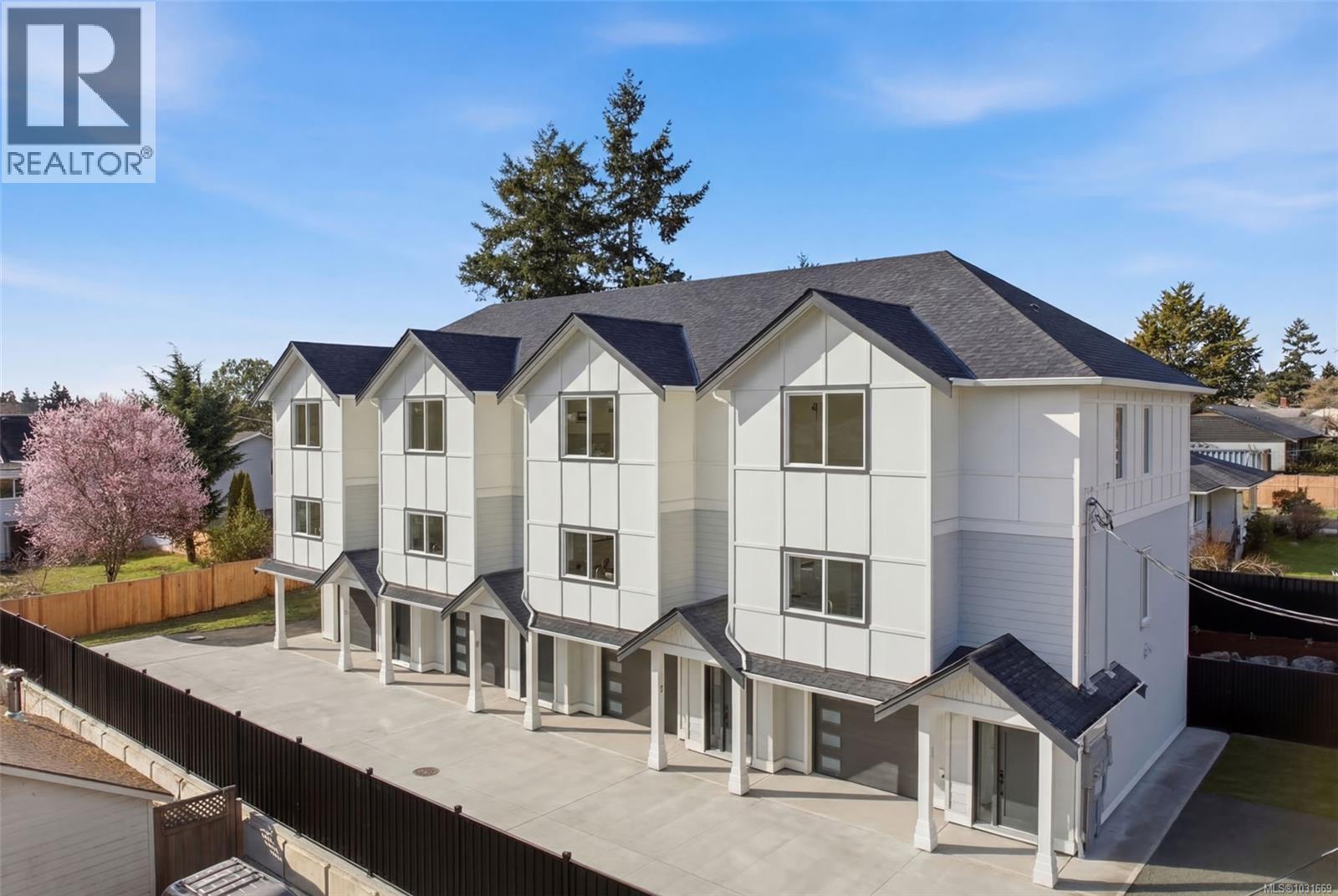 1 621 Broadway St, Saanich