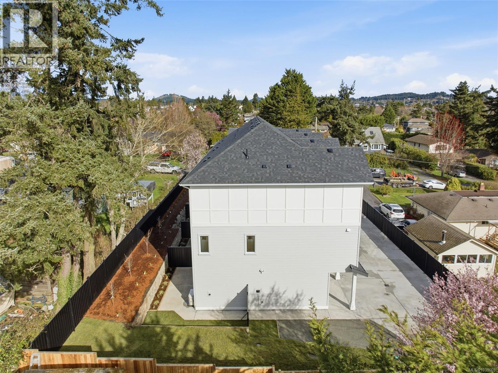 1 621 Broadway St, Saanich