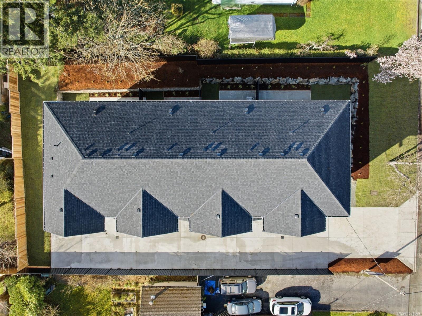 1 621 Broadway St, Saanich