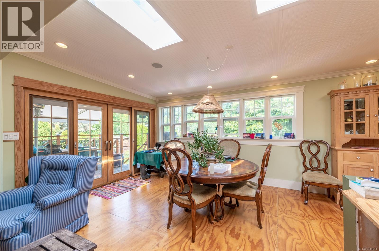 938 Ambassador Ave, Saanich