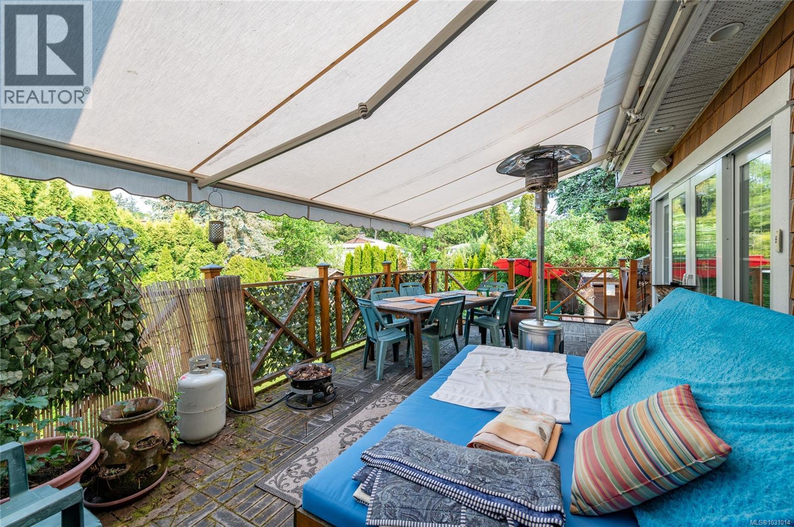 938 Ambassador Ave, Saanich