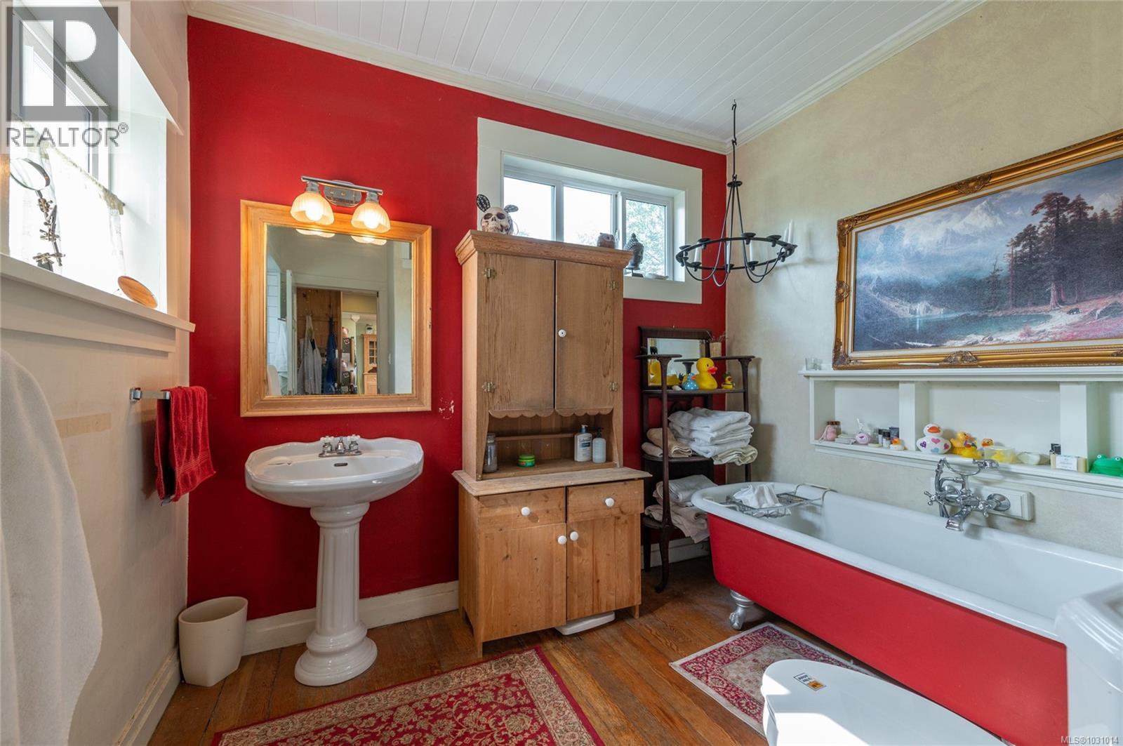 938 Ambassador Ave, Saanich