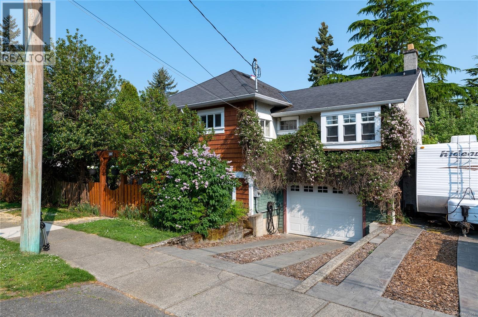 938 Ambassador Ave, Saanich