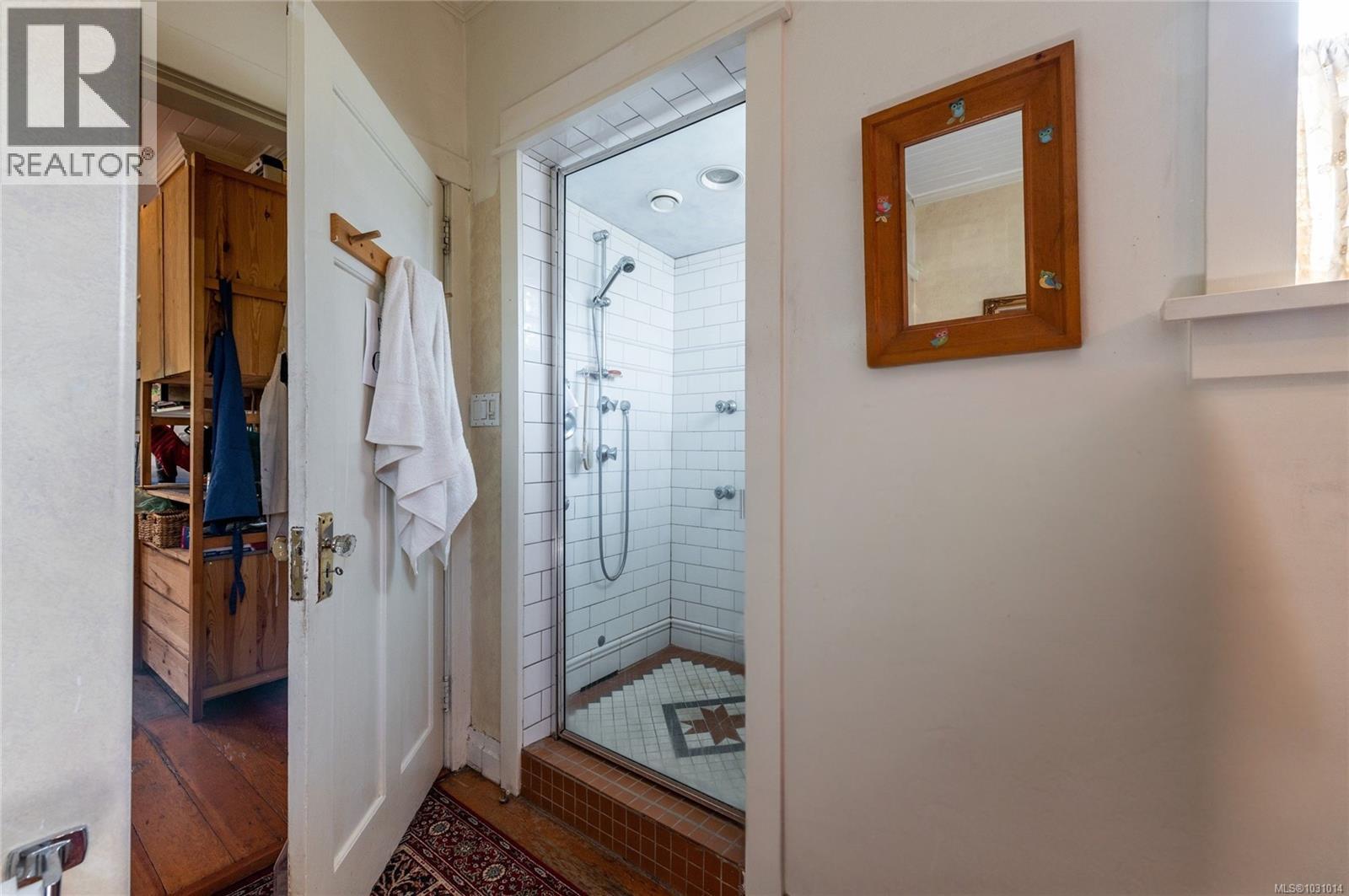 938 Ambassador Ave, Saanich