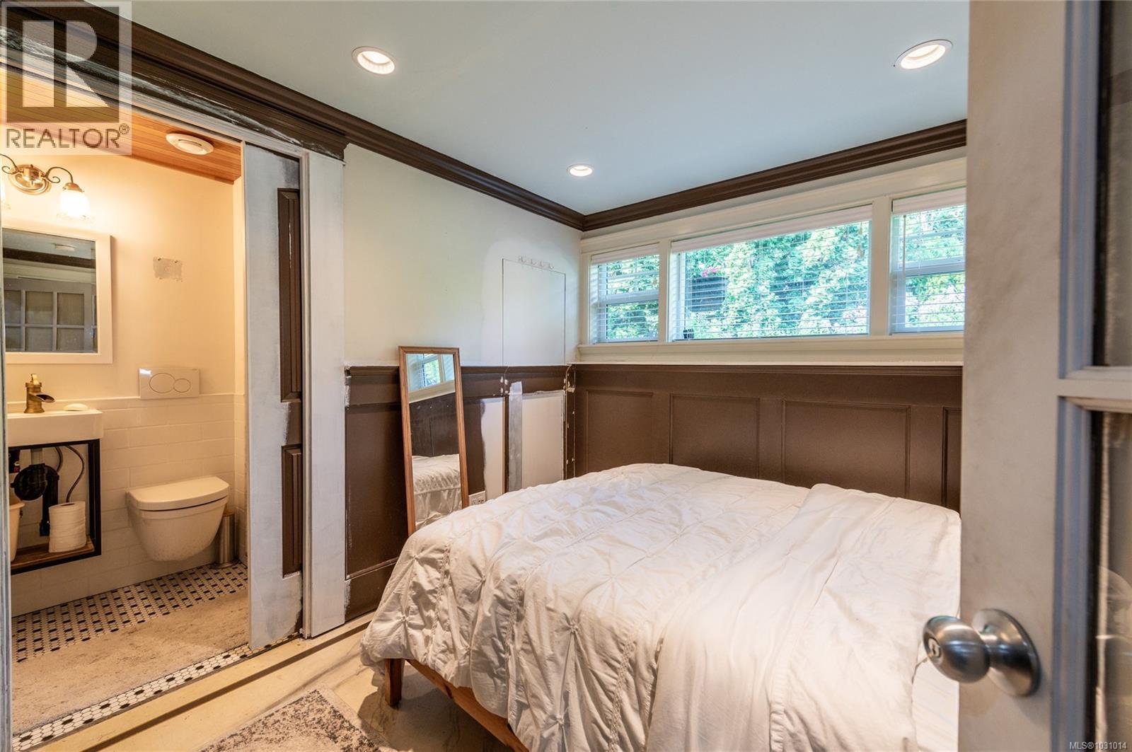 938 Ambassador Ave, Saanich