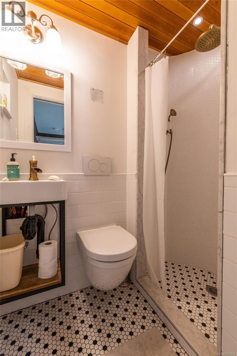 938 Ambassador Ave, Saanich