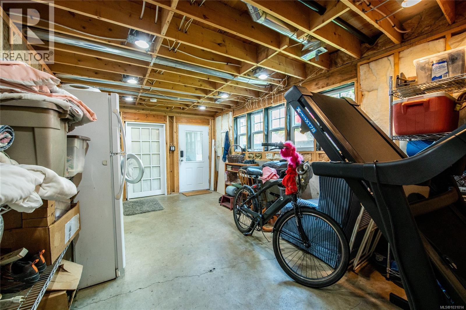 938 Ambassador Ave, Saanich