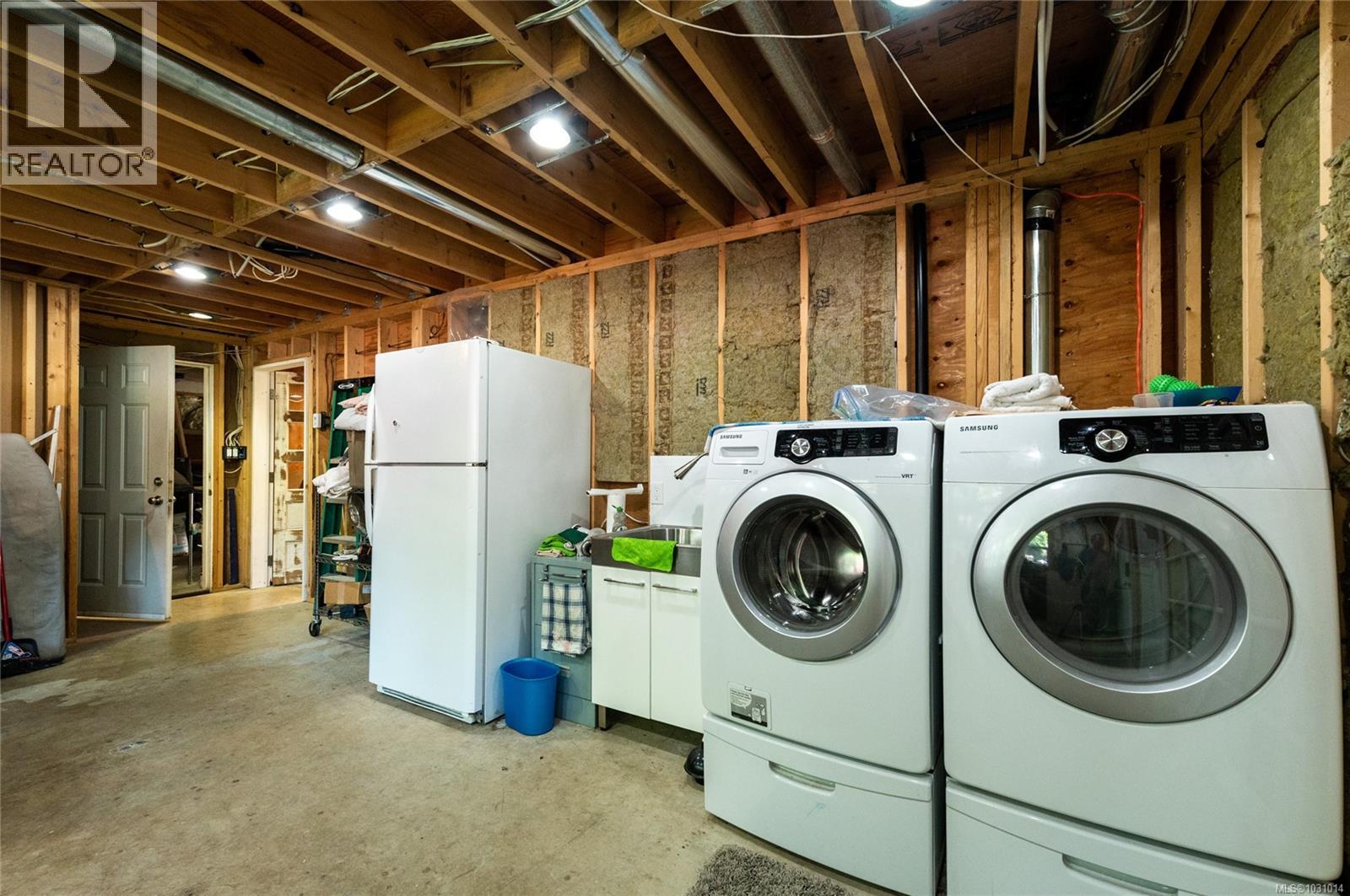 938 Ambassador Ave, Saanich