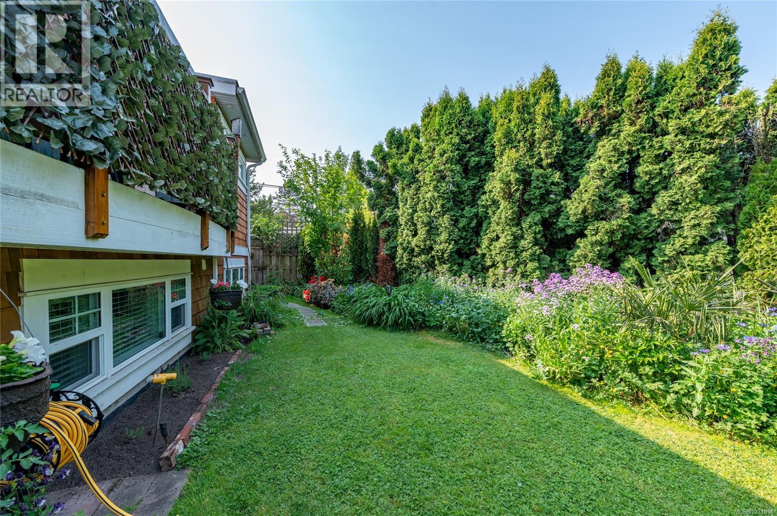 938 Ambassador Ave, Saanich