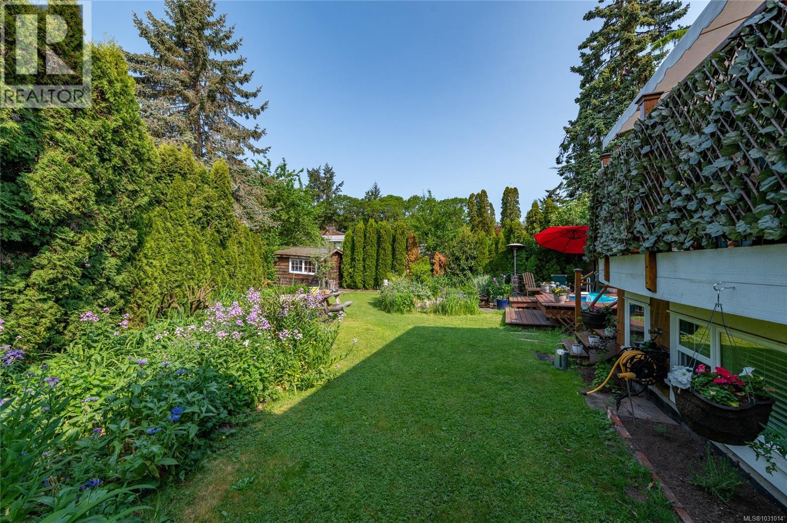 938 Ambassador Ave, Saanich