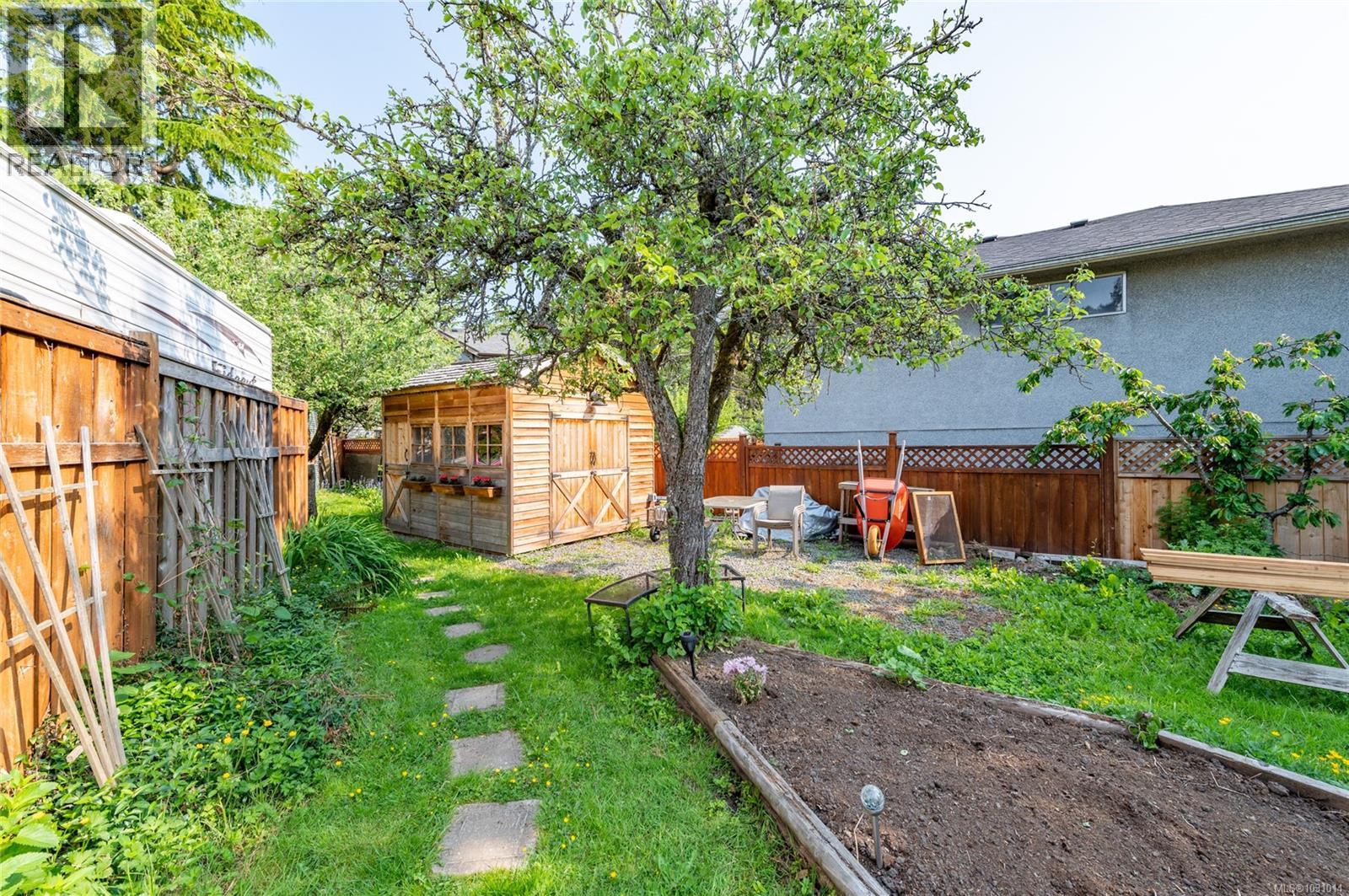 938 Ambassador Ave, Saanich