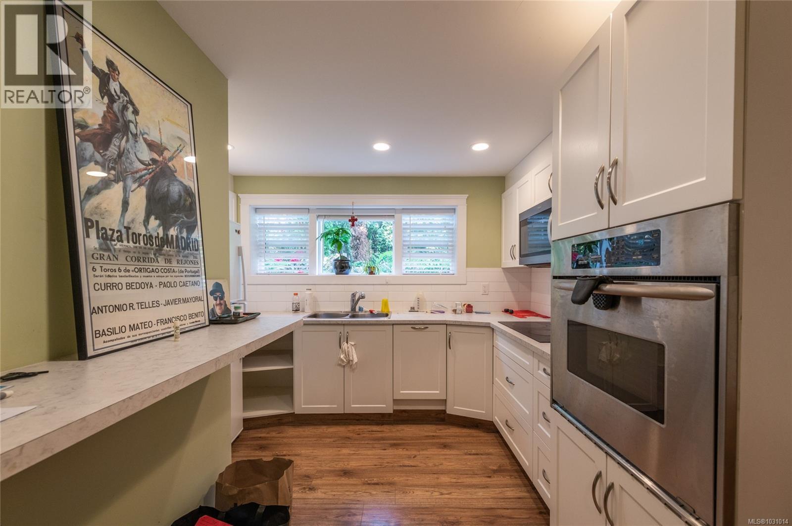 938 Ambassador Ave, Saanich