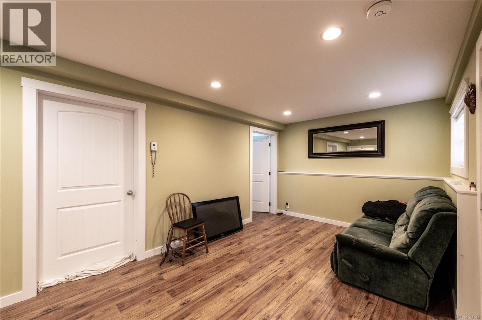 938 Ambassador Ave, Saanich