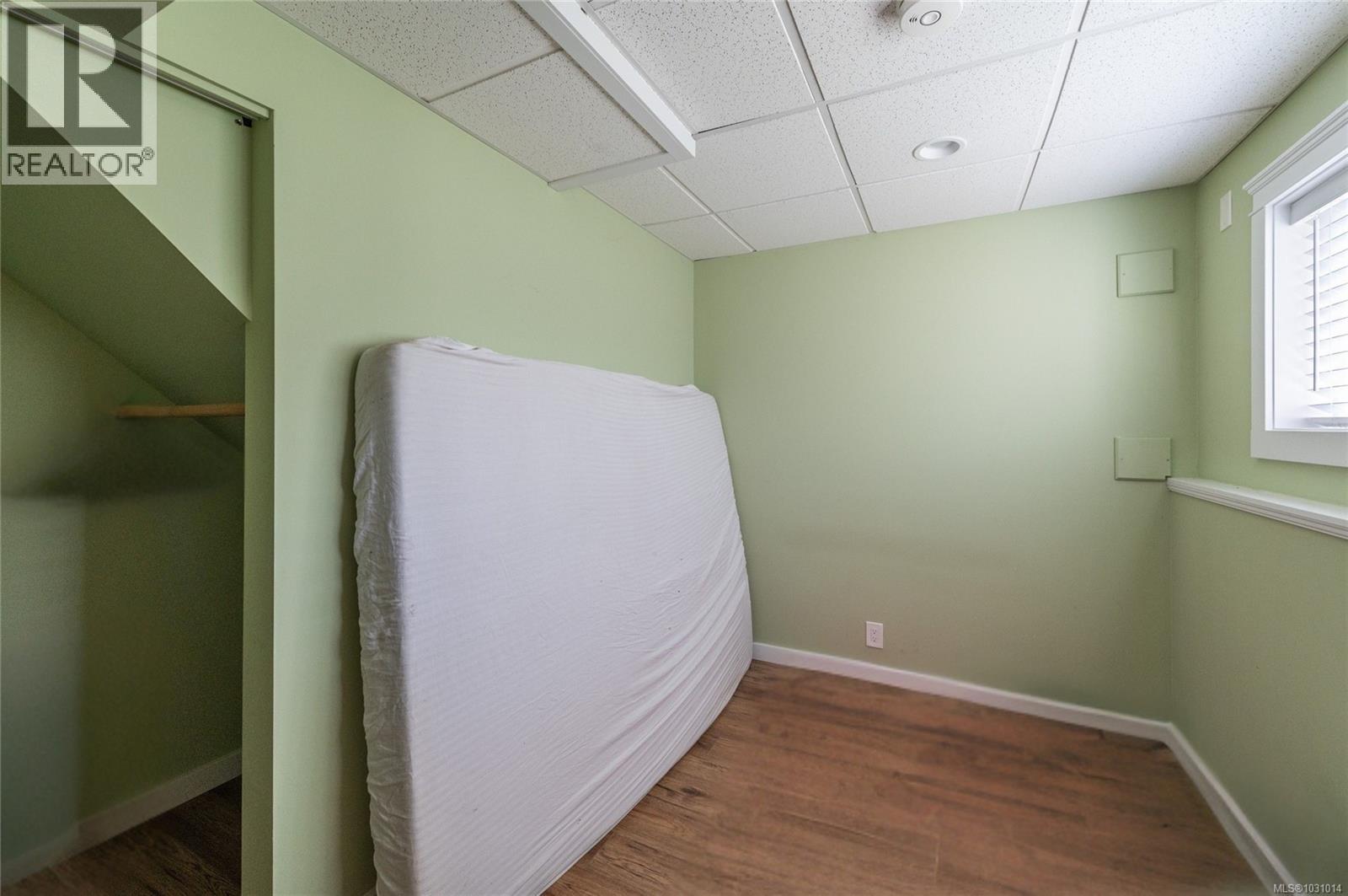 938 Ambassador Ave, Saanich