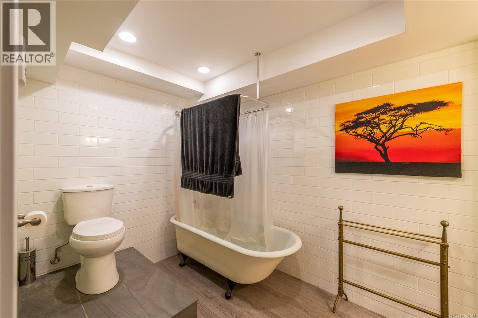 938 Ambassador Ave, Saanich