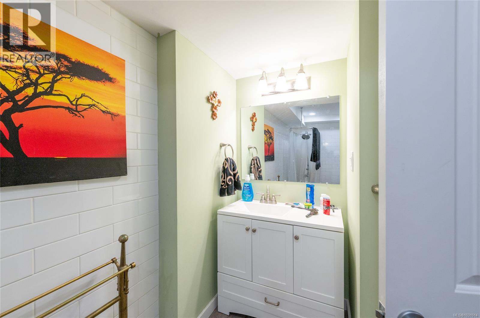 938 Ambassador Ave, Saanich