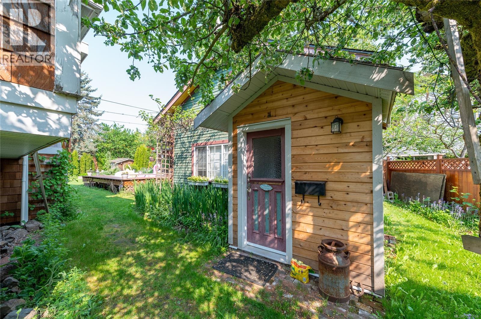 938 Ambassador Ave, Saanich