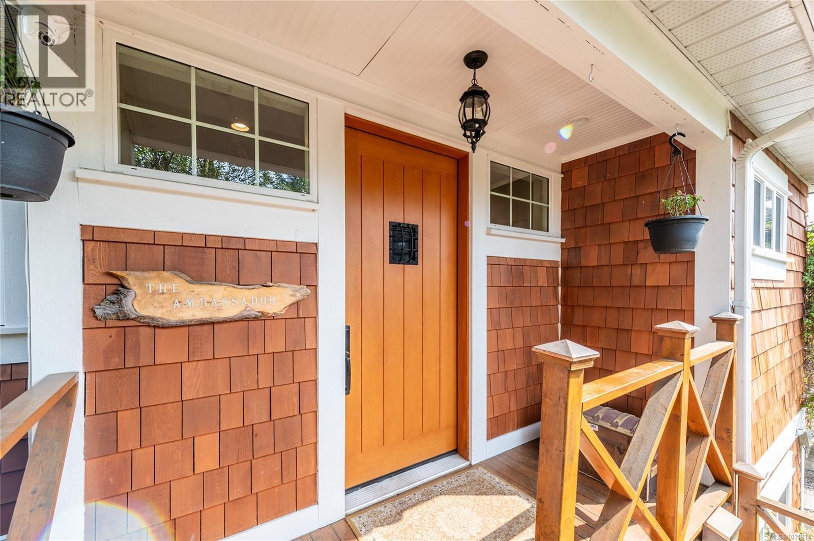 938 Ambassador Ave, Saanich