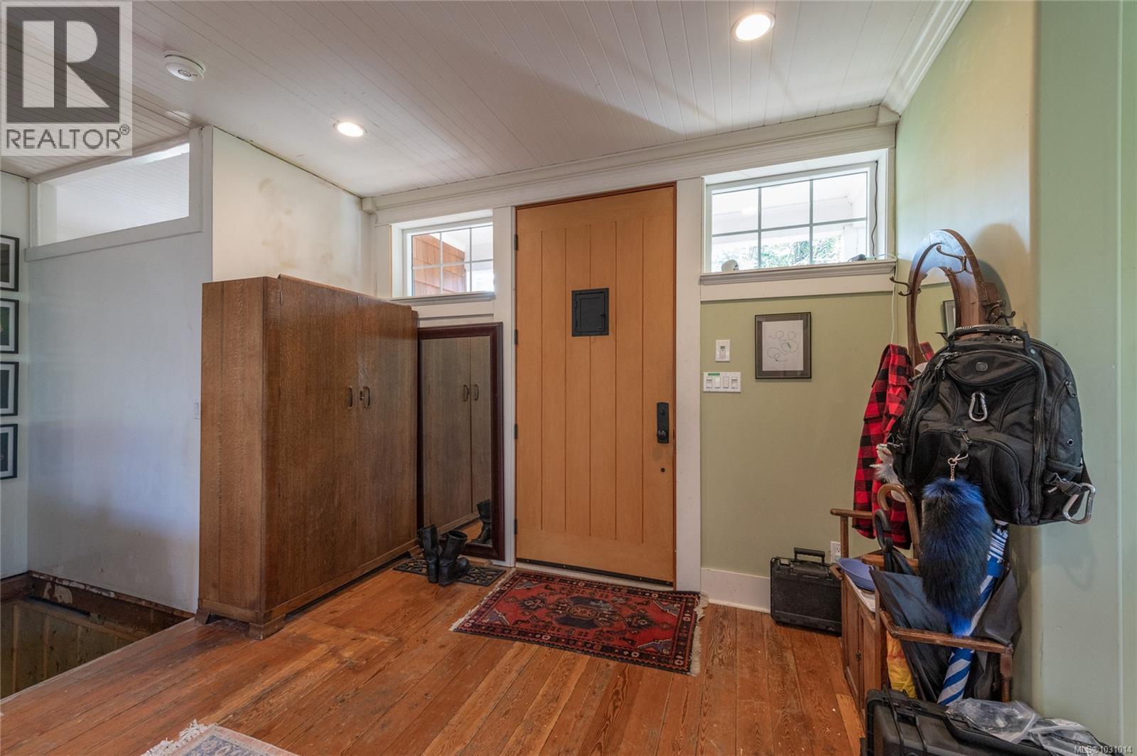 938 Ambassador Ave, Saanich