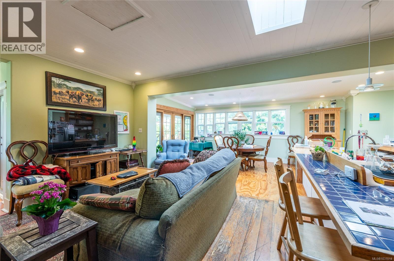 938 Ambassador Ave, Saanich