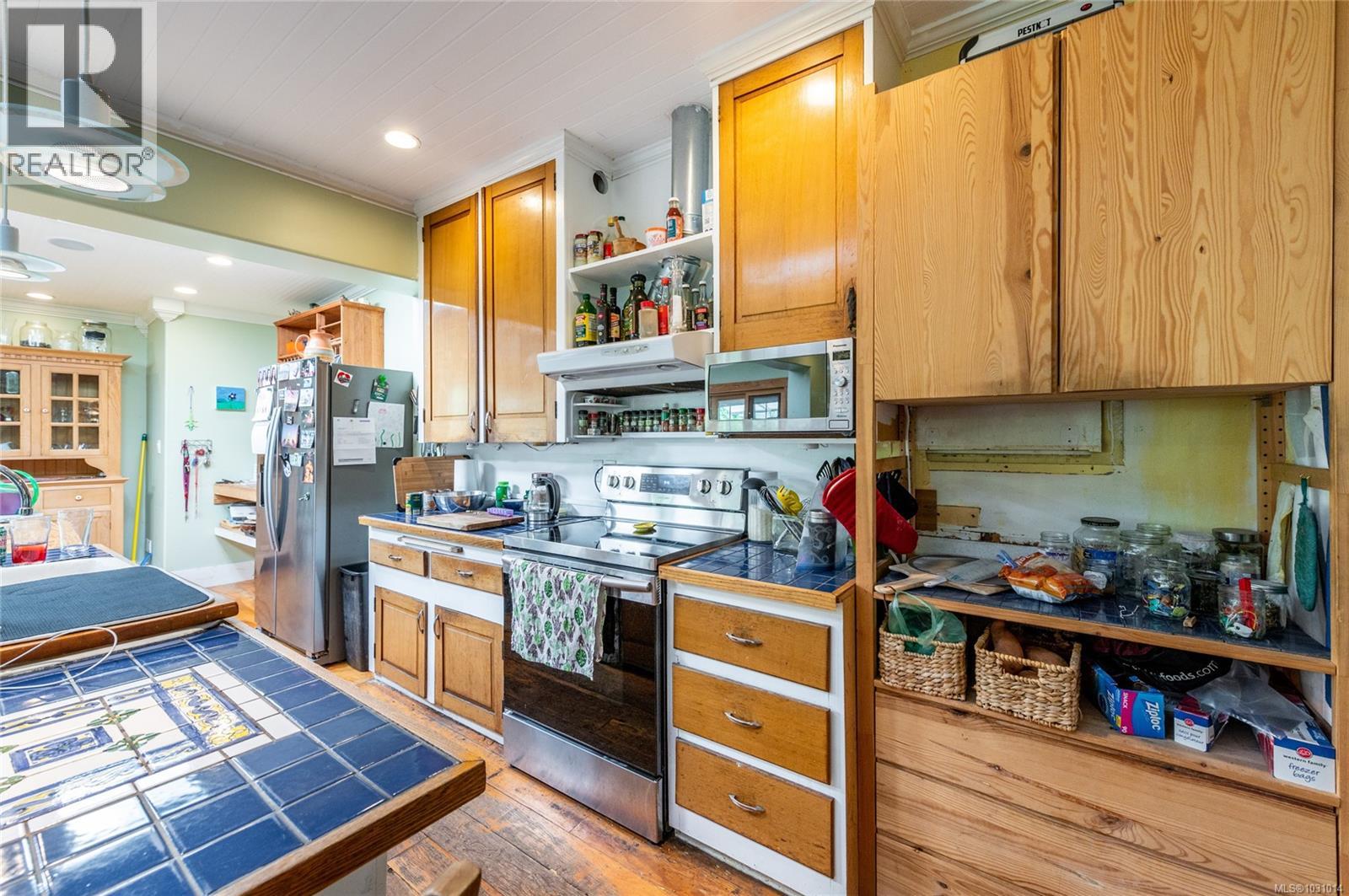 938 Ambassador Ave, Saanich