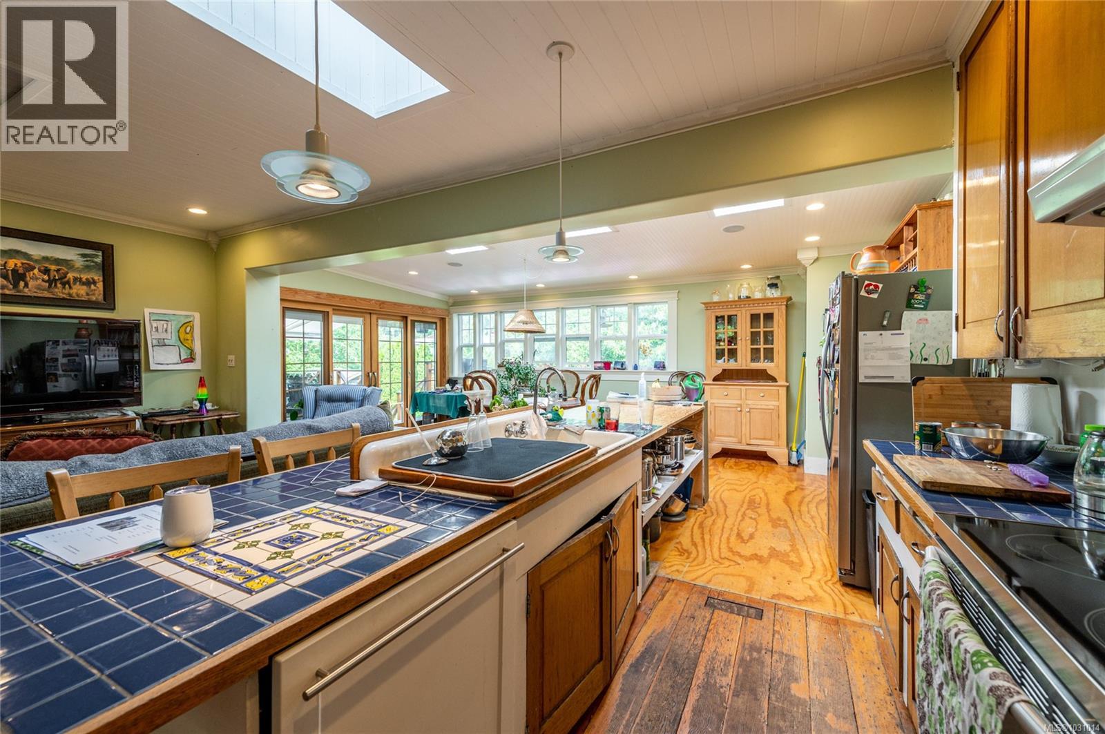 938 Ambassador Ave - 9