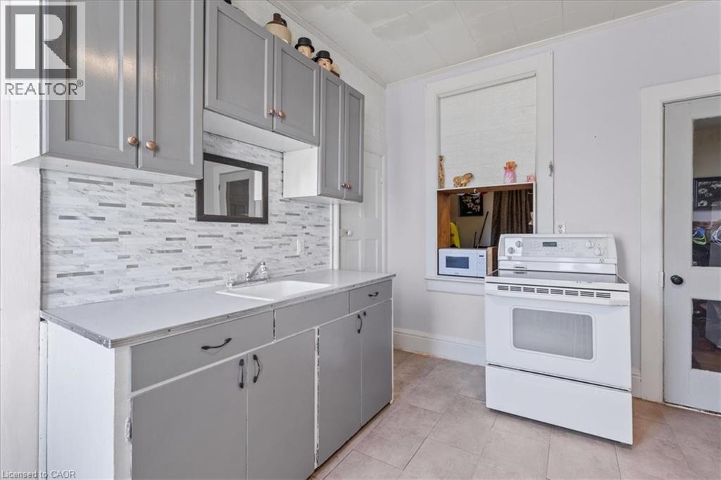 92 FRANCIS Street, Cambridge, Ontario N1S2A1 - Photo 2