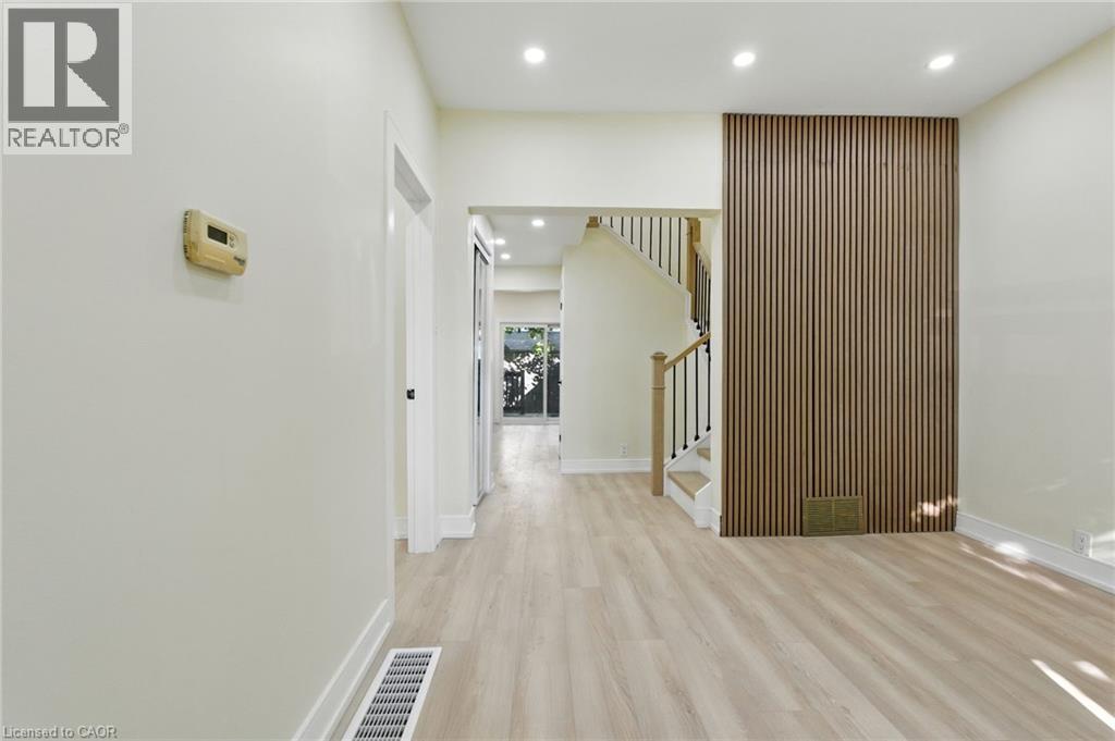 9 ALICE Street, Hamilton, Ontario L8H4R5 - Photo 5