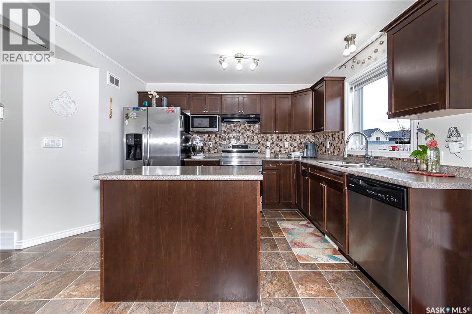 515 COAD CRESCENT - 12