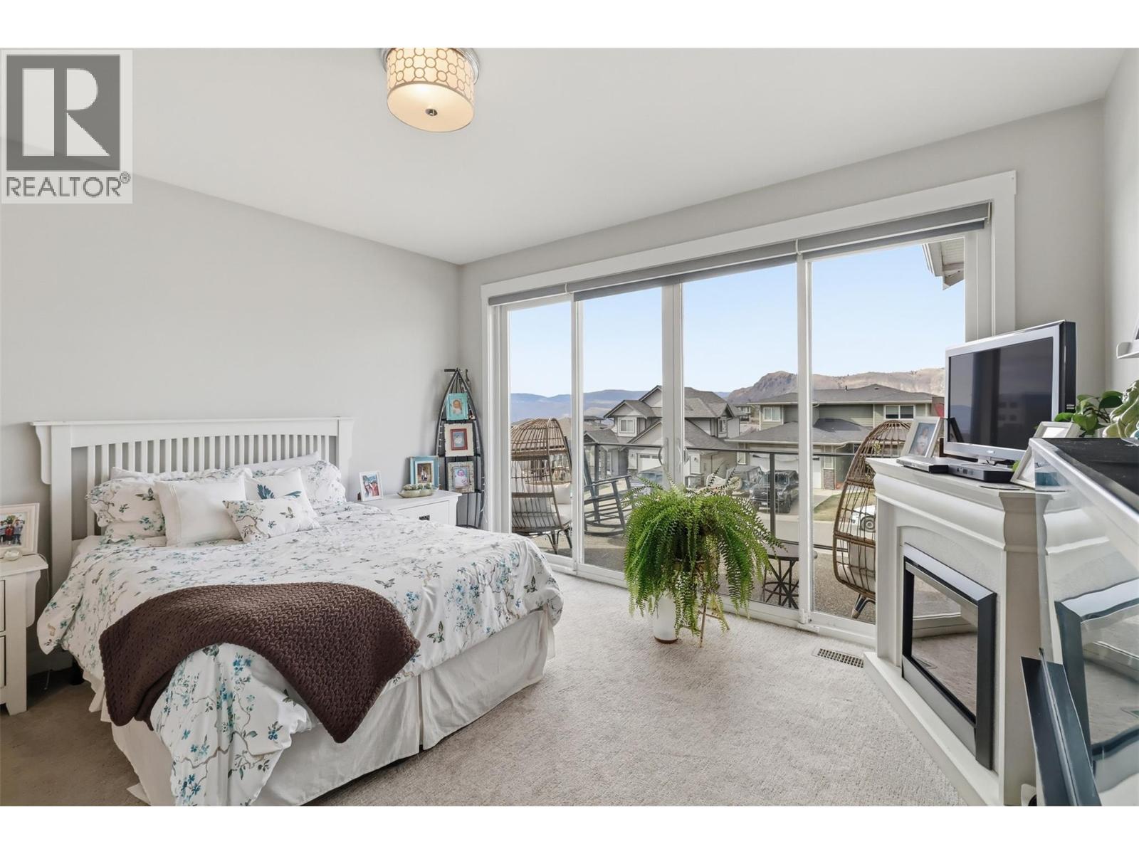 1580 EMERALD DRIVE - 19