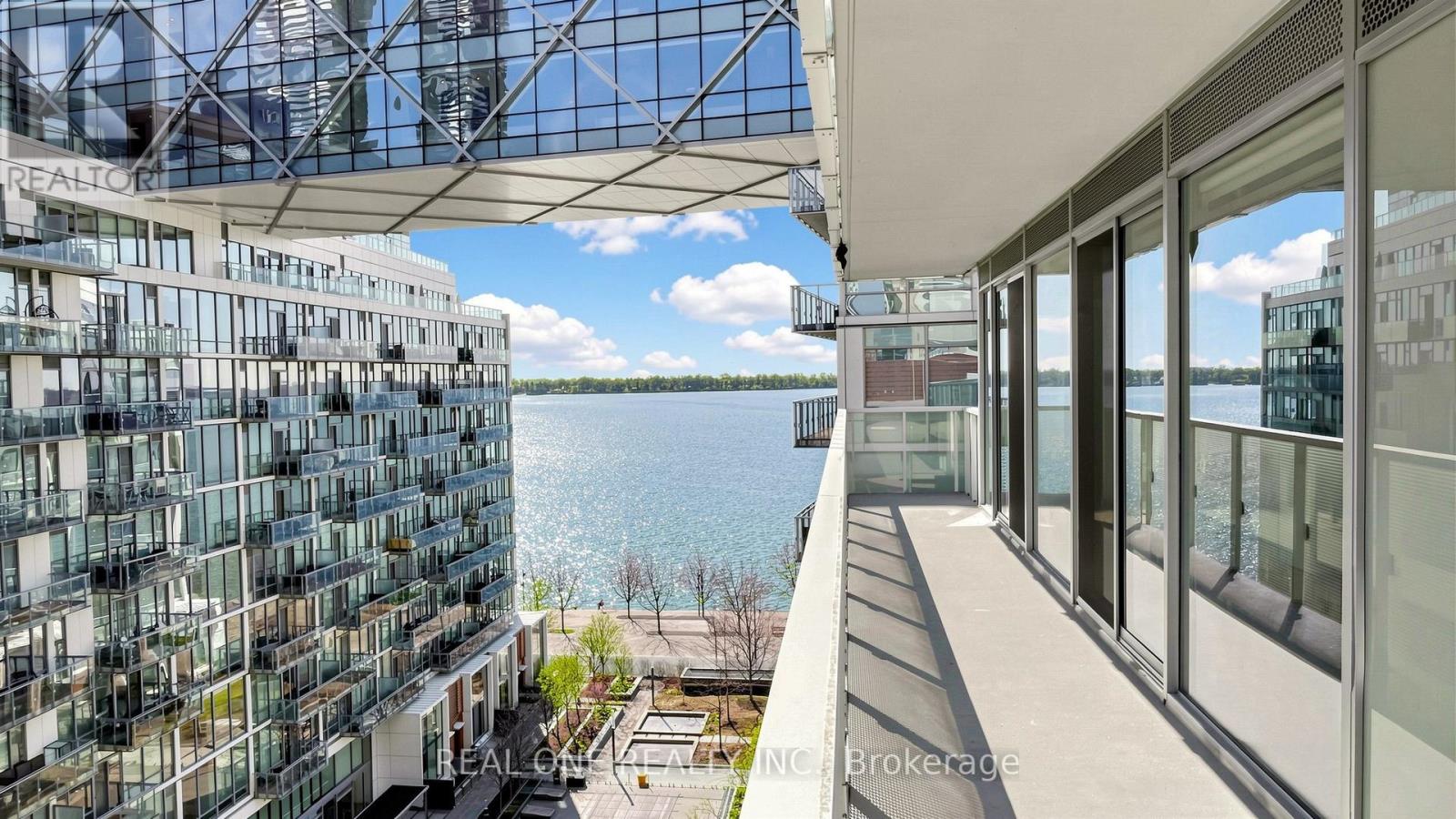 #907 15 QUEENS QUAY E - 29