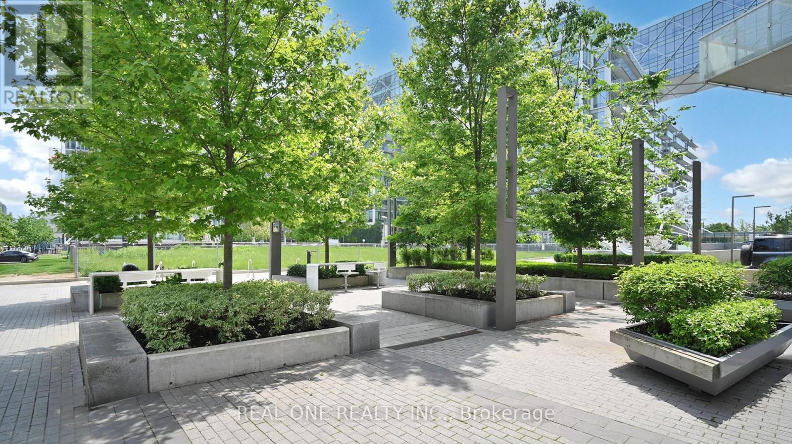 #907 15 QUEENS QUAY E - 43