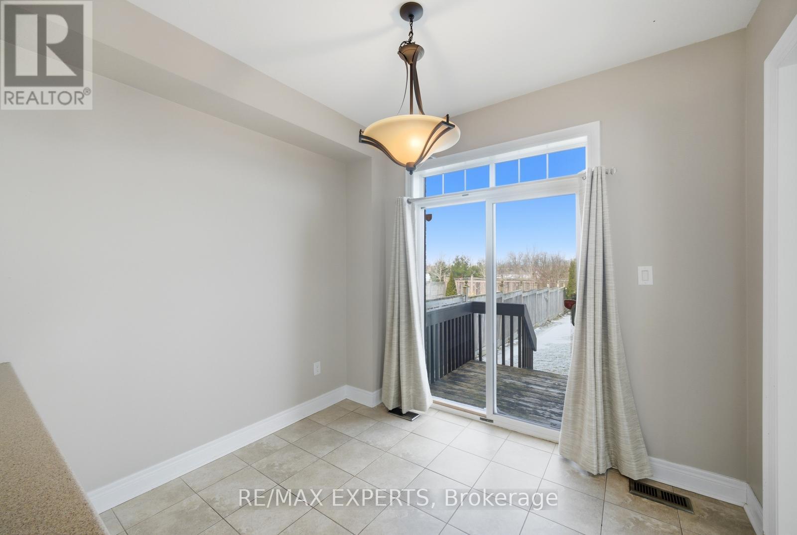 76 FORSYTH CRESCENT - 16