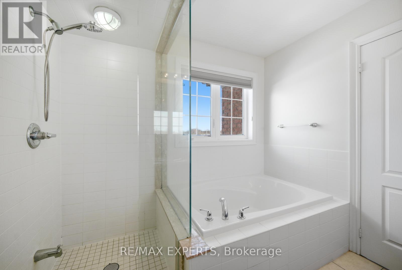 76 FORSYTH CRESCENT - 29