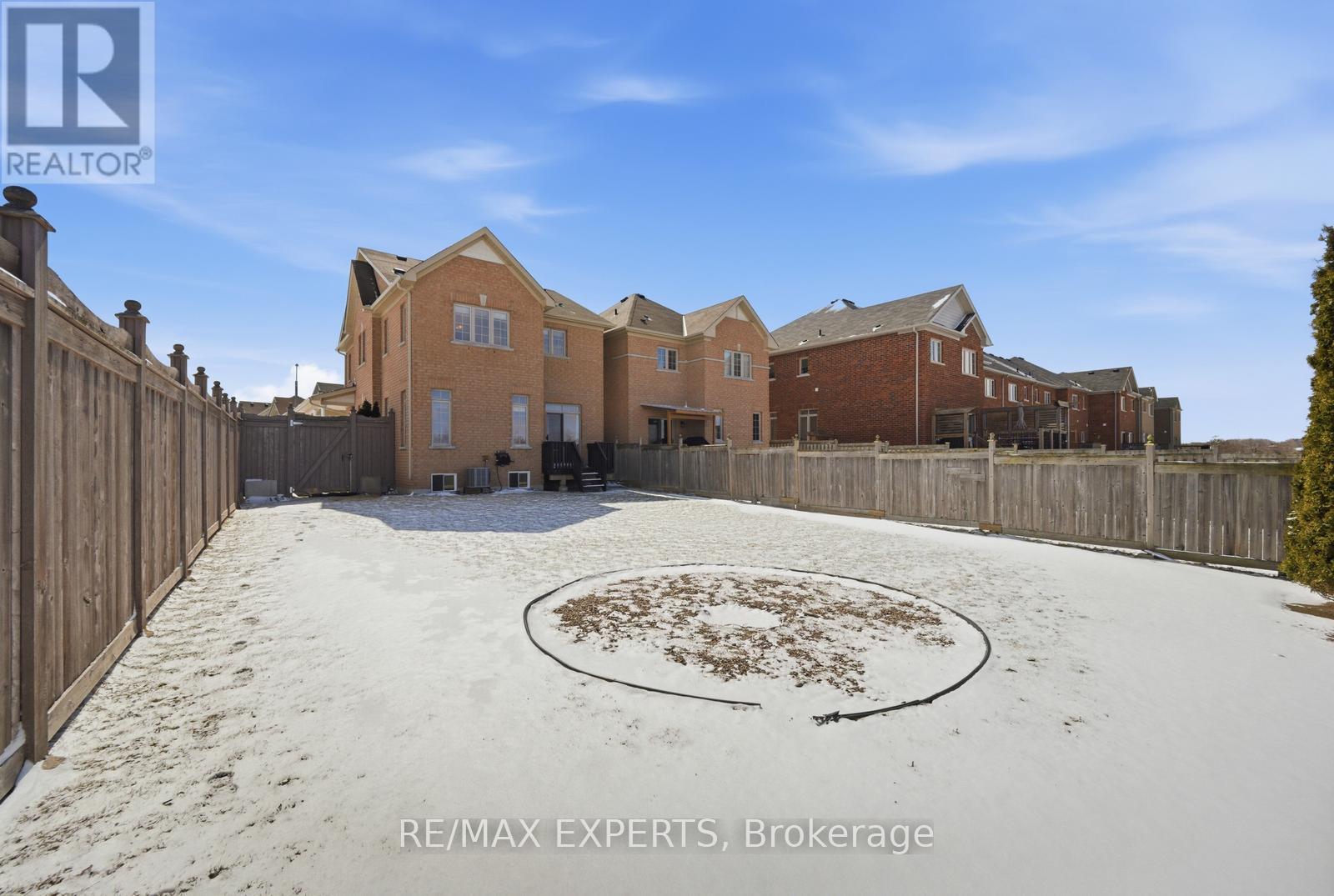 76 FORSYTH CRESCENT - 31