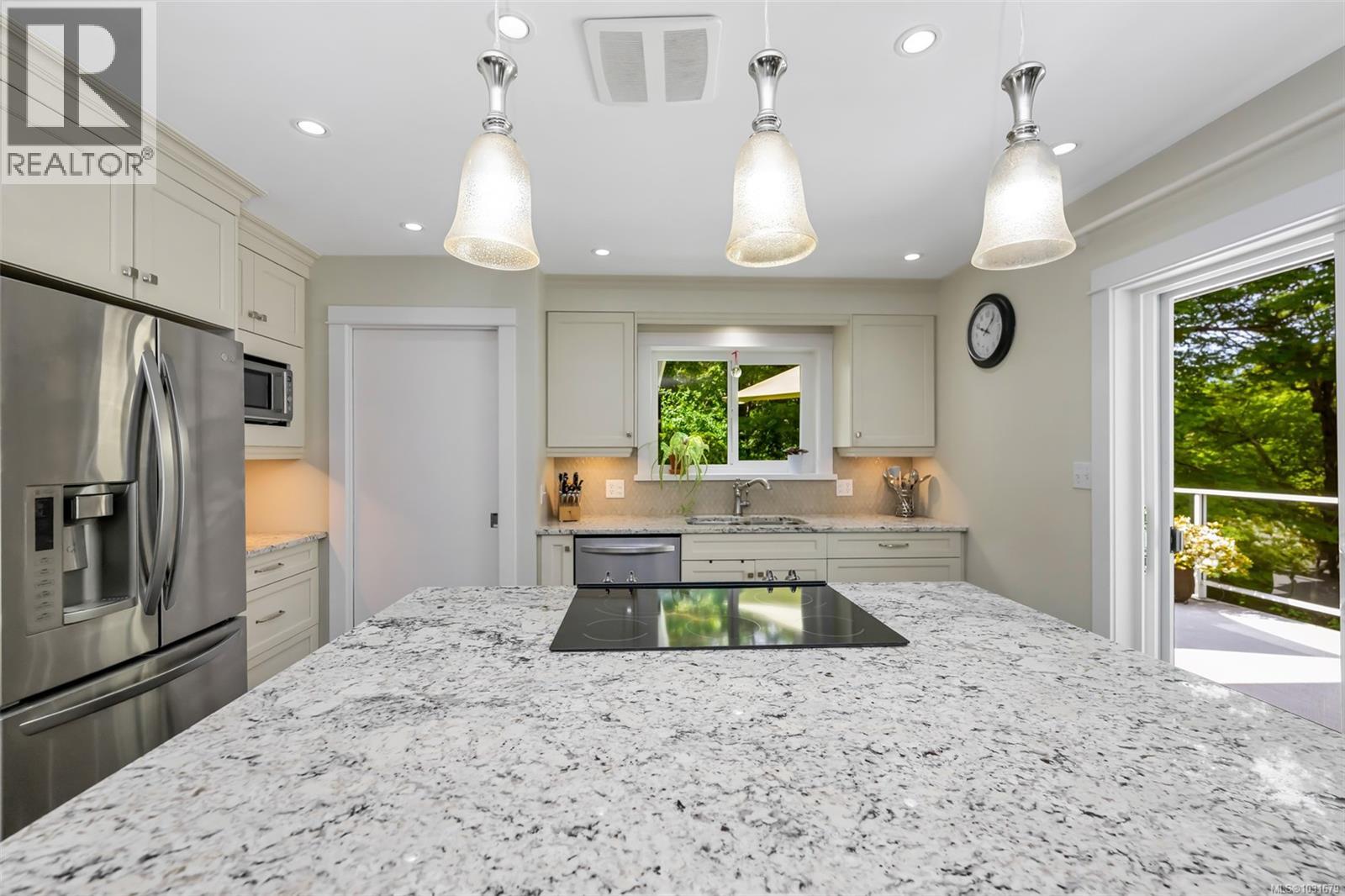 4008 Bow Rd, Saanich